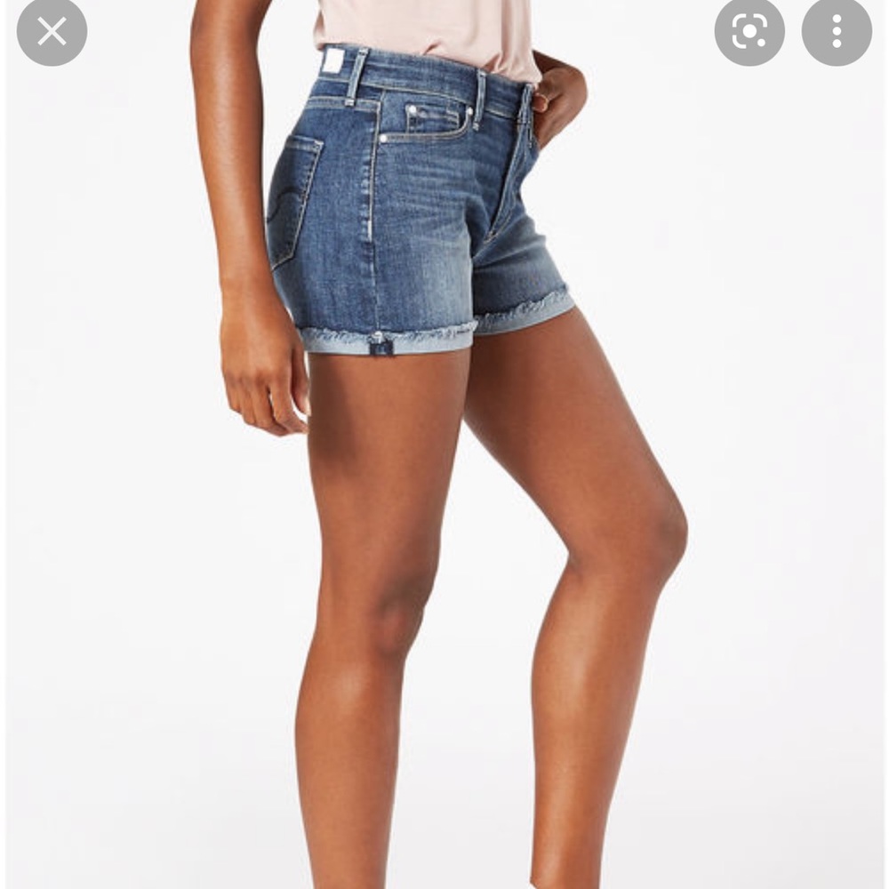 Levi’s signature high rise shorts size 2/26
